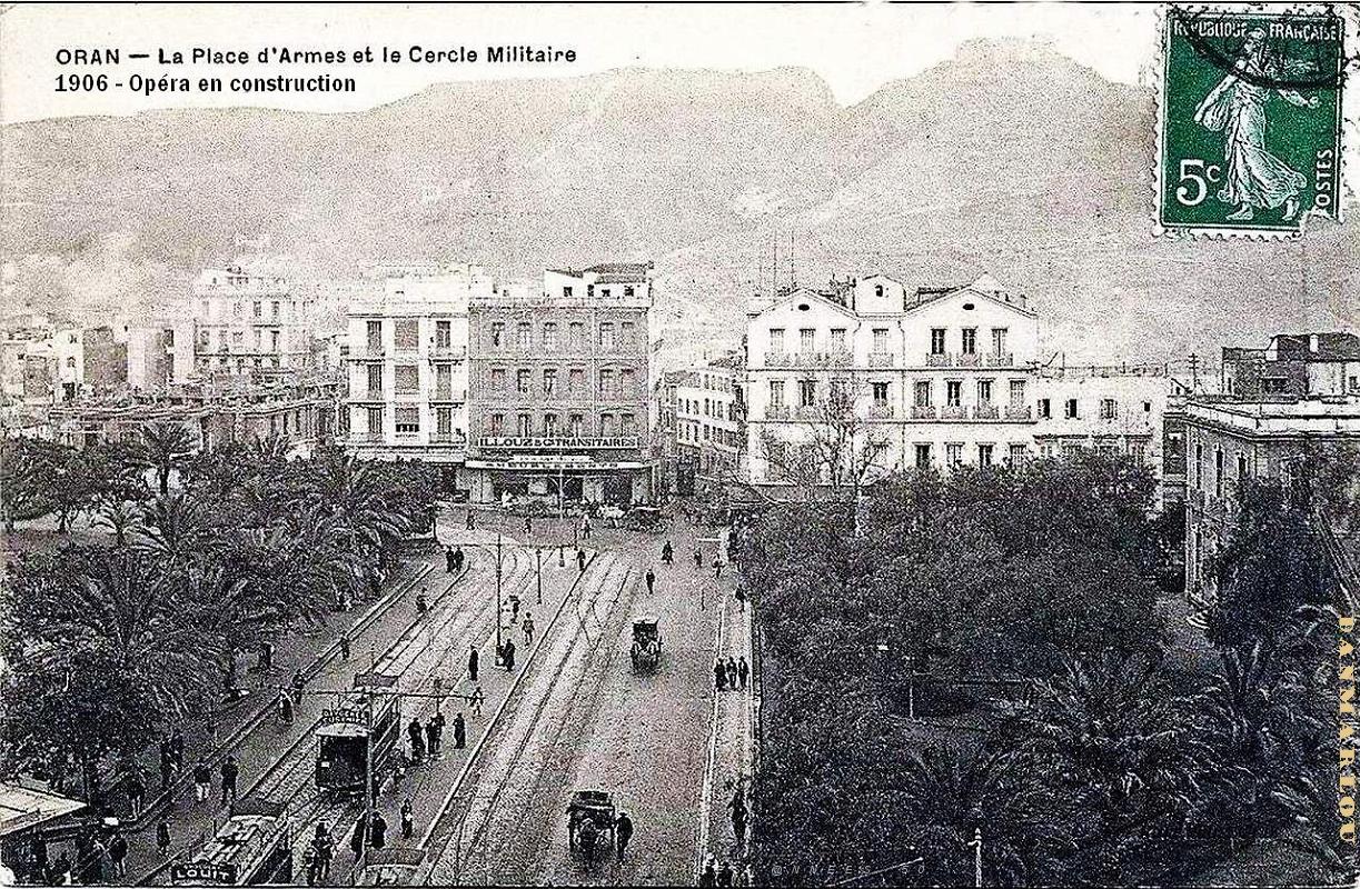 PA c- 041- Place d'Armes- trams et autobus.jpg